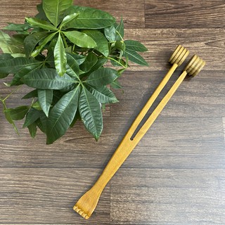 Cây đập và gãi lưng bằng gỗ thơm