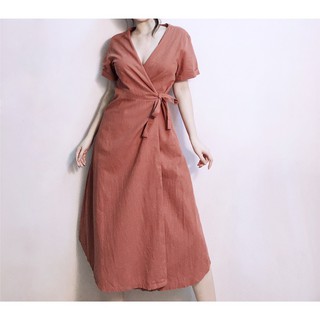 Đầm midi xô linen đắp vạt cột dây cam đất