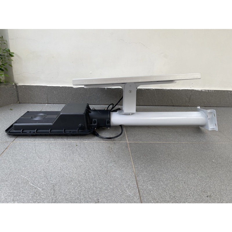 Đèn năng lượng mặt trời pin MoNo cao cấp 100W sáng như đèn điện chuyên đèn đường, sân vườn chống nước IP67