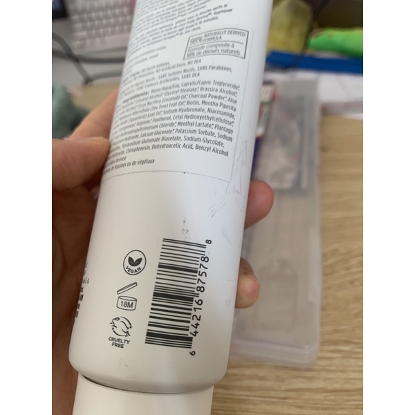 Dầu xả làm mát da đầu bằng than + cây trà Briogeo scalp 177ml