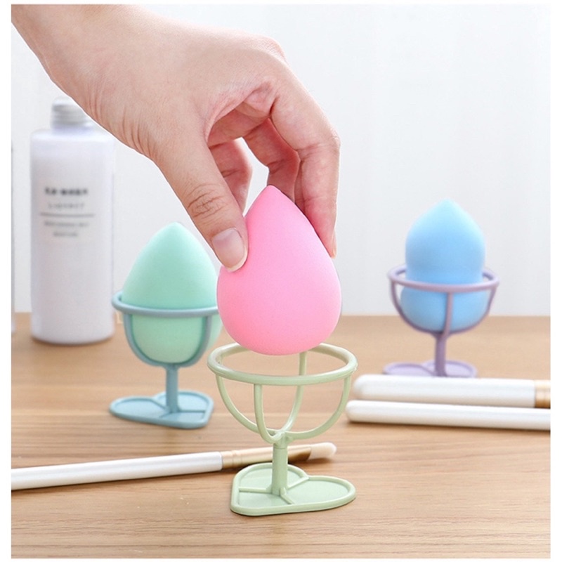 Đế nhựa hình ly để mút trang điểm hình trứng tiện dụng
