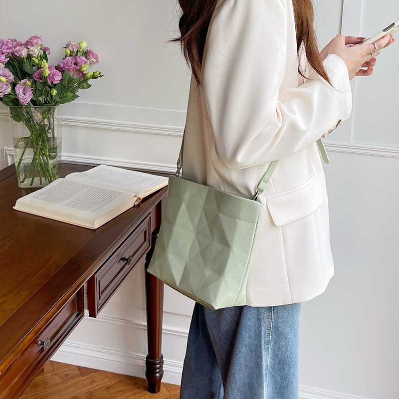 Túi xách đeo chéo vai IELGY đơn giản thời trang dành cho nữ