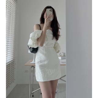 V681 Váy cúp trễ vai tay bồng