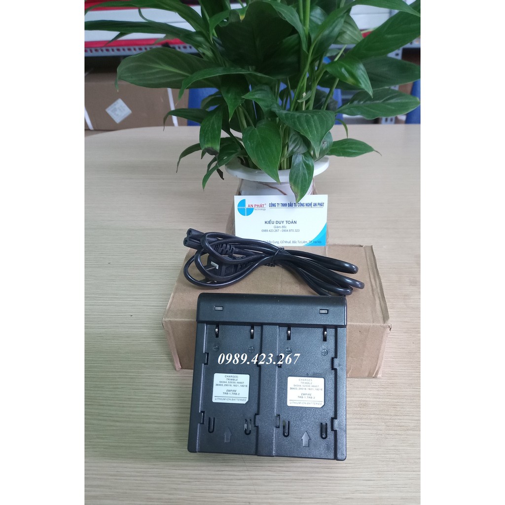 Sạc pin máy định vị GPS/GNSS RTK Trimble