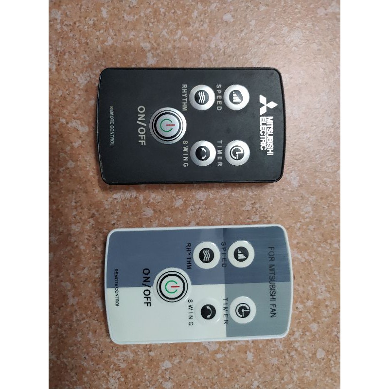 Điều khiển quạt Mitsubishi có sẵn pin