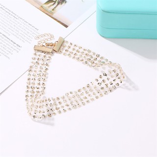 Vòng cổ choker cá tính.