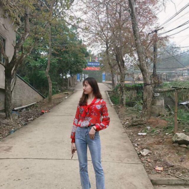 Áo sơ mi hoa có màu đỏ, đen, vàng, mặc siêu sang chảnh, chất voan mát mịn, nhẹ, tay bồng nhẹ xinh lắm nhé...........