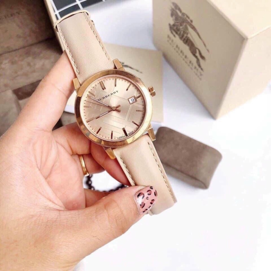 Đồng hồ nữ Burbery - thời trang, sang trọng, dây da mềm màu kem, mặt thép hồng siêu xinh,