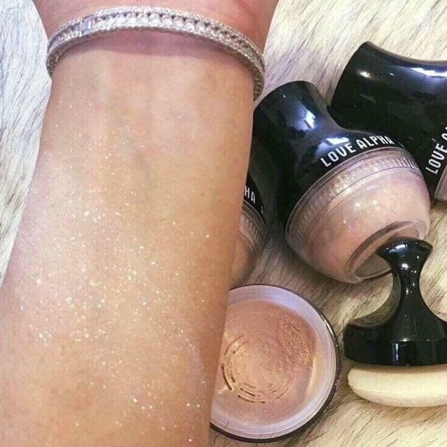 Phấn Phủ Bột Kiềm Dầu Có Nhũ Bắt Sáng - Love Alpha (Kèm Bông Phấn) | BigBuy360 - bigbuy360.vn