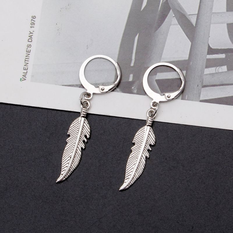 Bông tai hình chiếc lá bằng thép titan phong cách vintage Hàn Quốc
