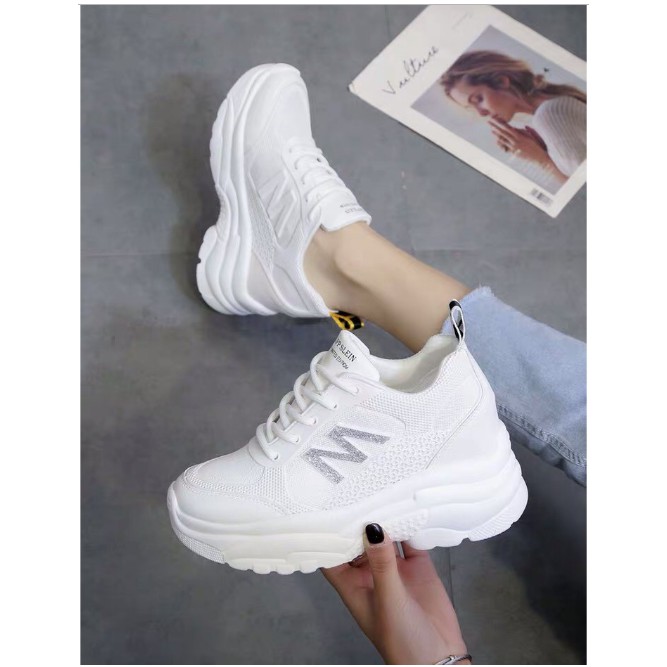 GIÀY SNEAKERS NỮ MẪU MỚI ĐỘN ĐẾ /GIÀY THỂ THAO TRẮNG CHỮ M HOTHIT NHẤT HIỆN NAY