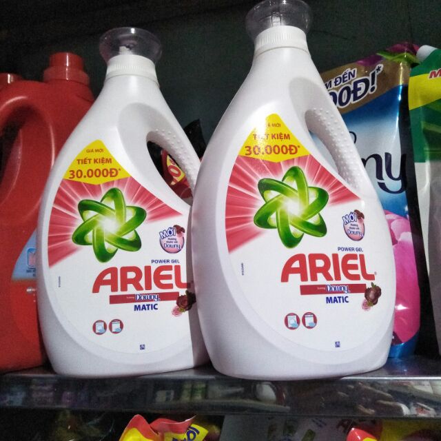 Nước giặt Ariel hương Downy matic Can 2.4kg .