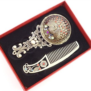 Bộ gương lược họa tiết cổ điển