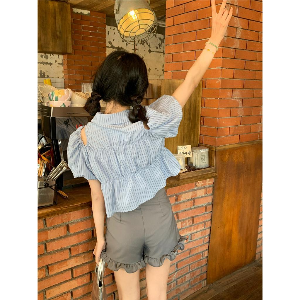 Bộ Áo Tay Xòe Kẻ Sọc + Quần Short Họa Tiết Hoa &amp; Bướm Xinh Xắn 63345