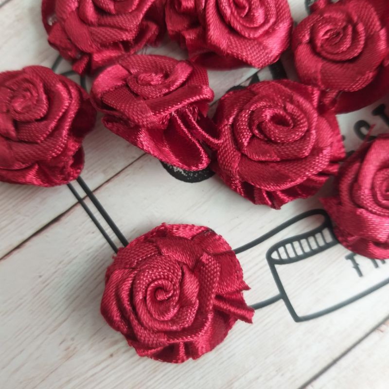 Hoa hồng trang trí , size  2cm