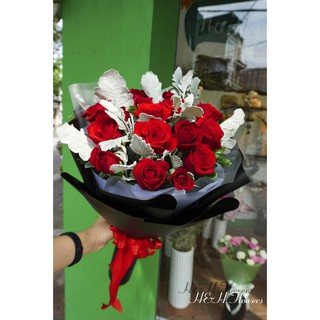 Bó hoa hồng đỏ đen tình yêu - B001