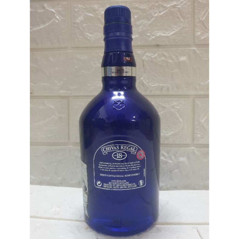 Vỏ chai trang trí nhà cửa Chivas 18 Blue Màu Xanh Loại 700ml