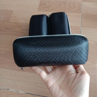 Hộp đựng mắt kính ( tặng khăn lau kính)