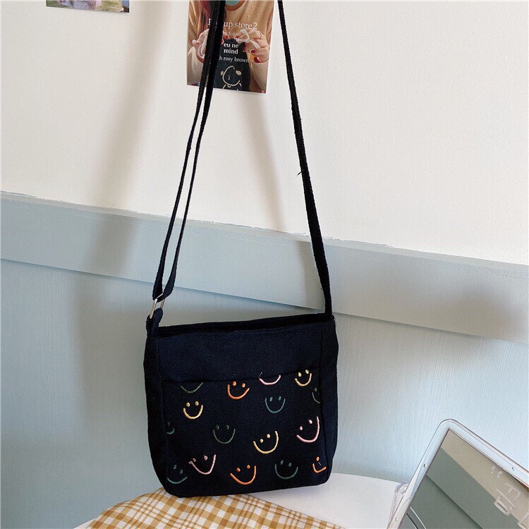 TÚI ĐEO CHÉO CANVAS VINTAGE THÊU NỤ CƯỜI