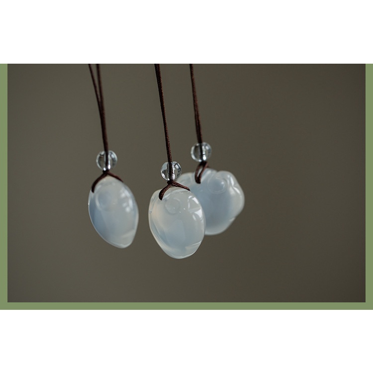 Vòng Cổ Dây Bện Mặt Đám Mây Đá Chalcedony Auspicious Ruyi Thiết Kế Cổ Điển Cho Nữ