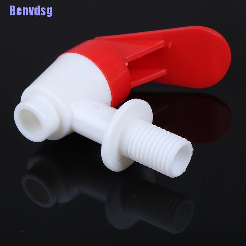 Vạn vòi nước bằng nhựa chất lượng