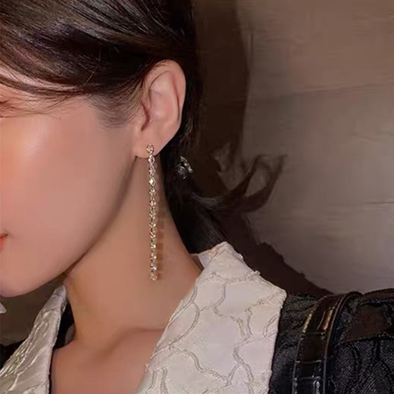 Khuyên Tai Dáng Dài Đính Đá Phối Tua Rua Thời Trang Hàn Quốc Mới