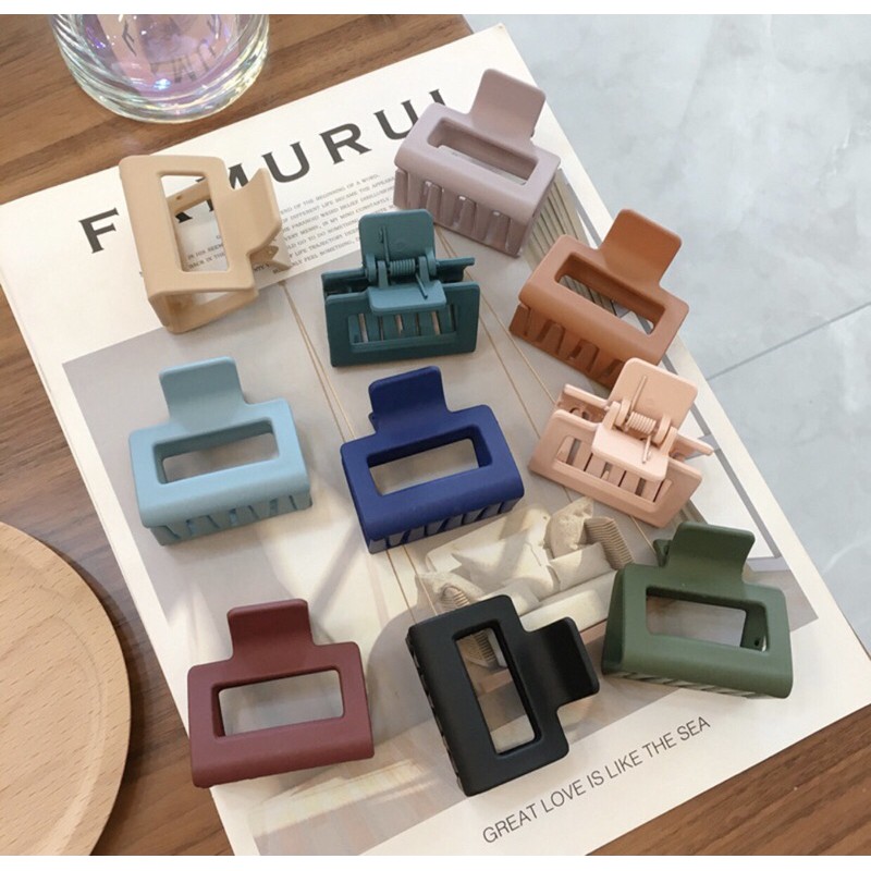 Kẹp cang cua dáng vuông mới hot trend