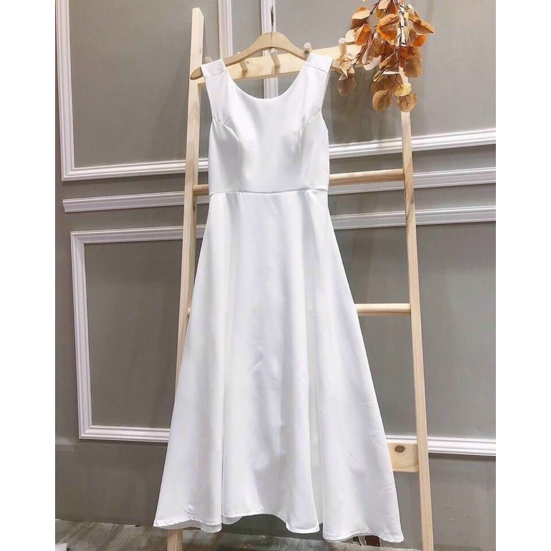 Váy maxi trắng đi biển