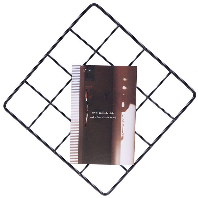 Bộ Khung Lưới Với Màn Hình Treo Tường