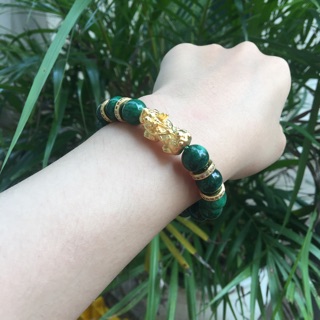 Vòng cẩm thạch 10ly charm tỳ hưu