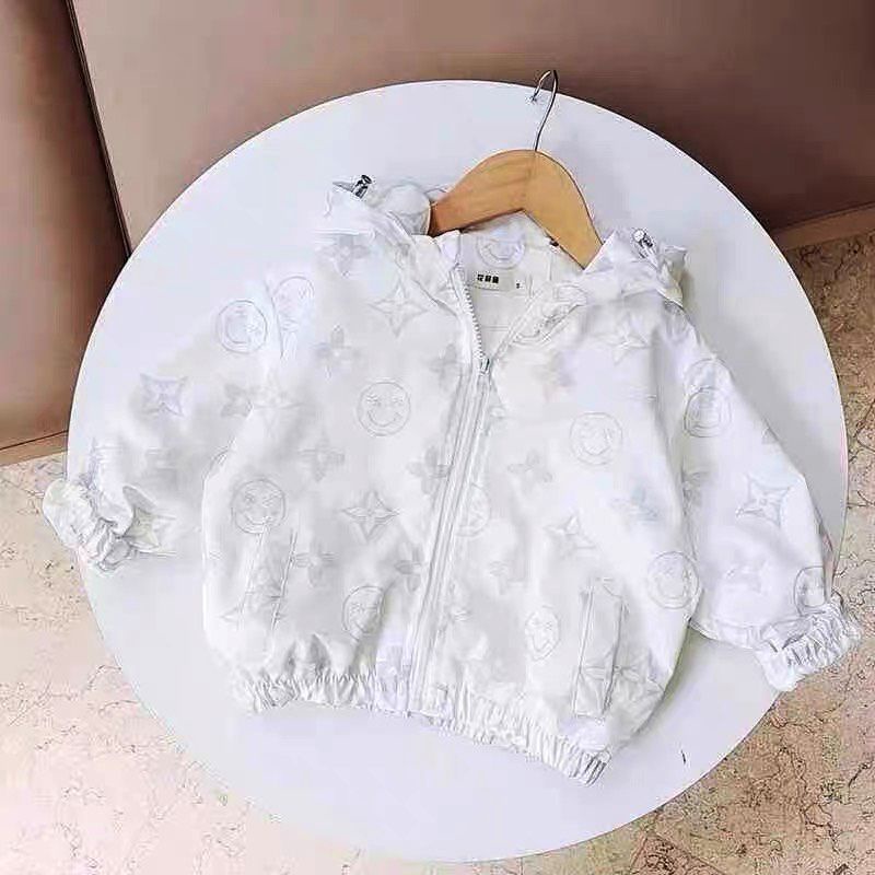 Áo khoác gió cho bé trai in hoạ tiết năng động