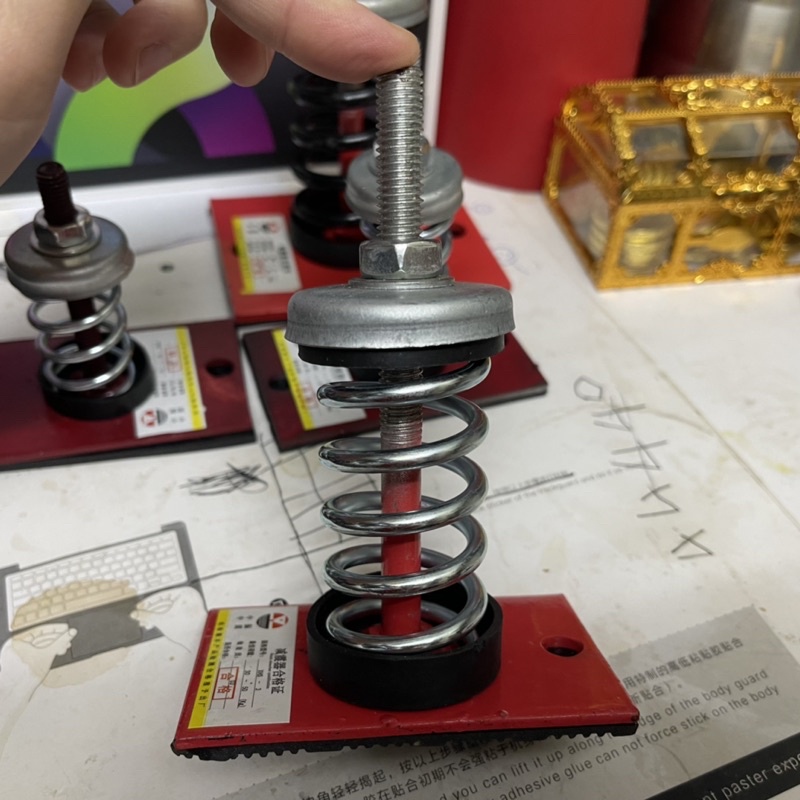 Lò xo giảm chấn quạt công nghiệp, điều hoà trung tâm, máy nén, bơm nước….