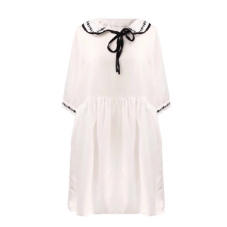 Váy babydoll trắng viền đen