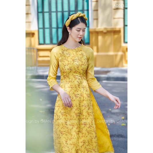áo dài hoa nhí vàng cổ đính ngọc kèm mấn