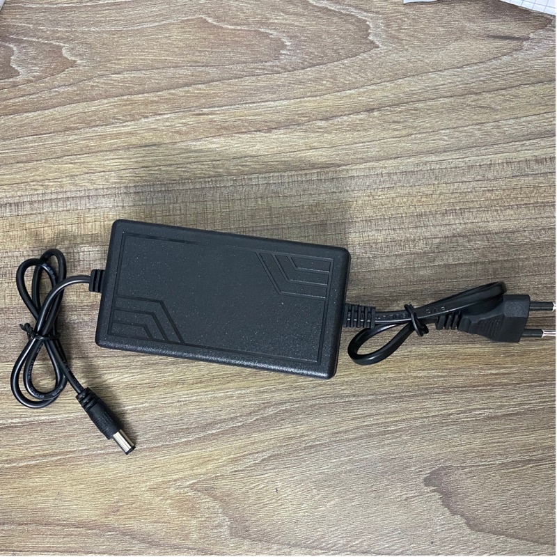 Nguồn adapter 12V sử dụng kèm đèn led 12V