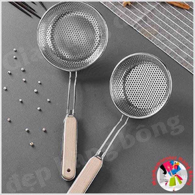 Vợt chao, muỗng vớt inox lỗ tròn cán gỗ