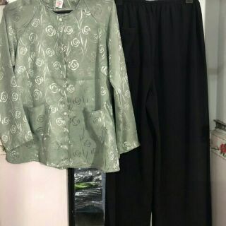 Quần lụa trơn đen bà già trung niên