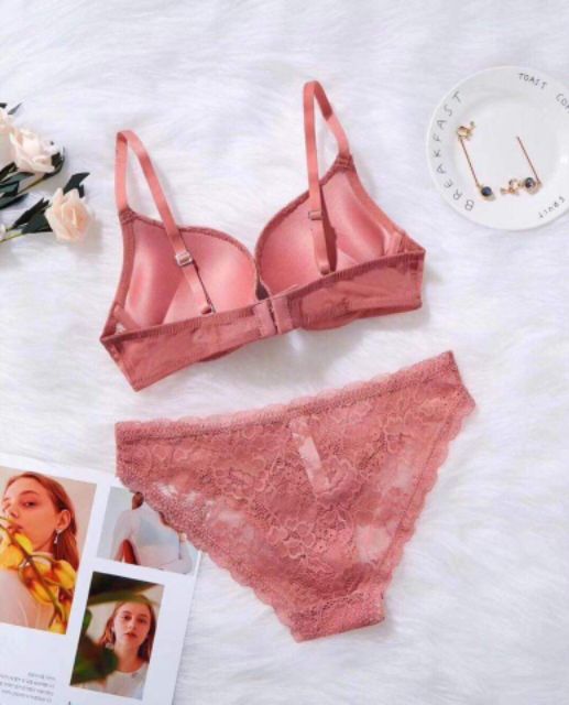 Vicky ánh nhũ siêu đẩy