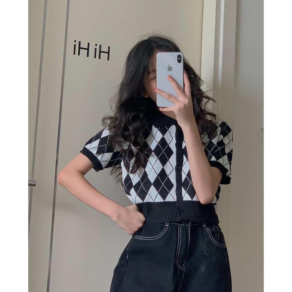 Áo Len Polo Croptop Họa Tiết Kẻ Caro Quả Trám 2 Màu Nâu/ Đen