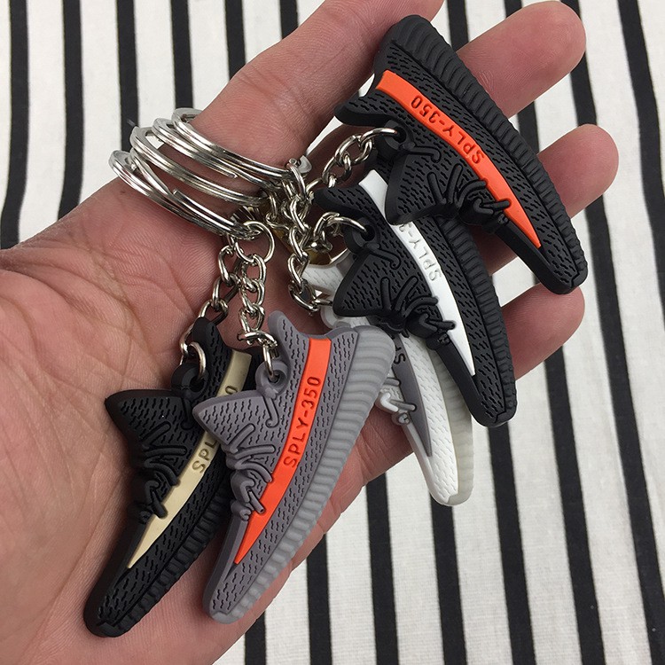 Móc Khóa Giày Yeezy 350 V2 Đen Đỏ