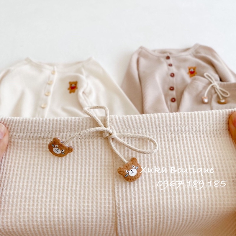 Set Bộ Áo Khoác Cardigan và quần dài thêu gấu cho bé - Xuka Boutique - Quần Áo Sơ Sinh
