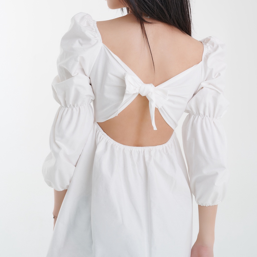 Váy Dạo Phố HARRIET DAISY Trắng Tay Bồng, Hở Lưng Thắt Nơ Nữ Tính
