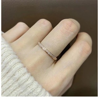 Nhẫn lấp lánh đơn giản dễ phối đồ cho nữ