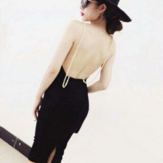 Đầm hở lưng dây xích