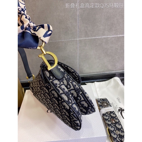 Túi xách diỏr Yên Ngựa hàng thêu sz 20 và 25 order trung