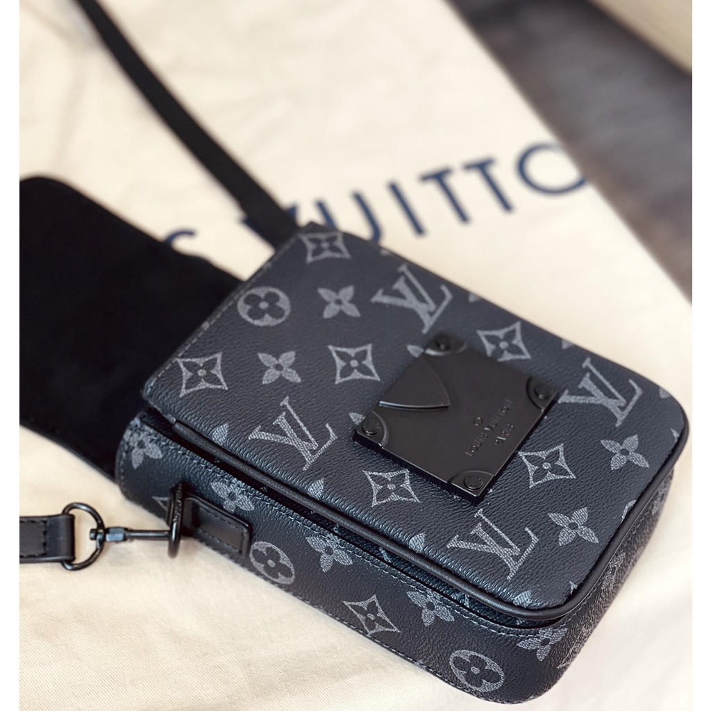 L.V phone pouch bag super Kích thước : 12 x 18 cm Màu sắc: 2 màu