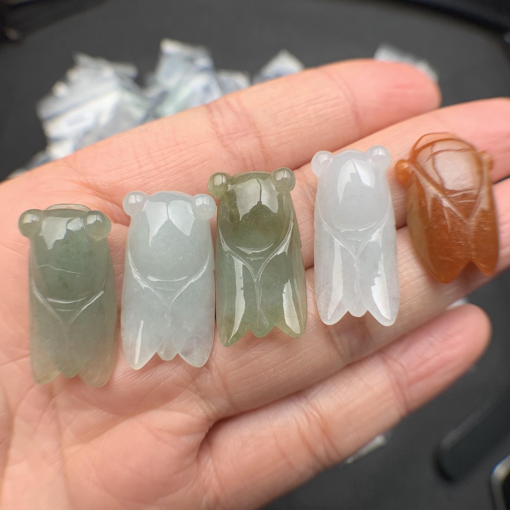Mặt dây / charm Ve sầu  ngọc phỉ thuý tự nhiên phù hợp ngũ hành mệnh Hỏa Thổ Kim Thủy Mộc