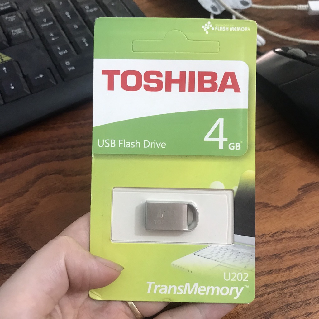 USB 4GB Toshiba- USB ô tô siêu nhỏ
