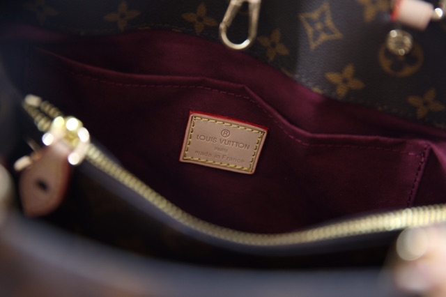 Túi xách nữ đeo chéo  Montaigne hoạ tiết hoa nâu dáng công sở hàng cao cấp