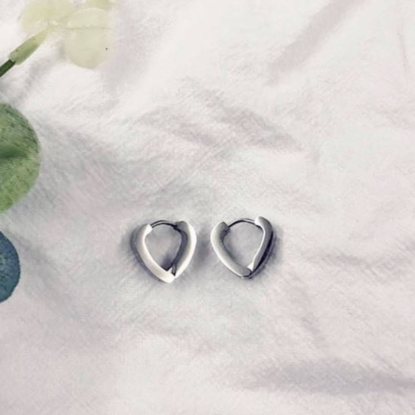 khuyên tai titan trái tim không gỉ không đen không dị ứng nam nữ unisex